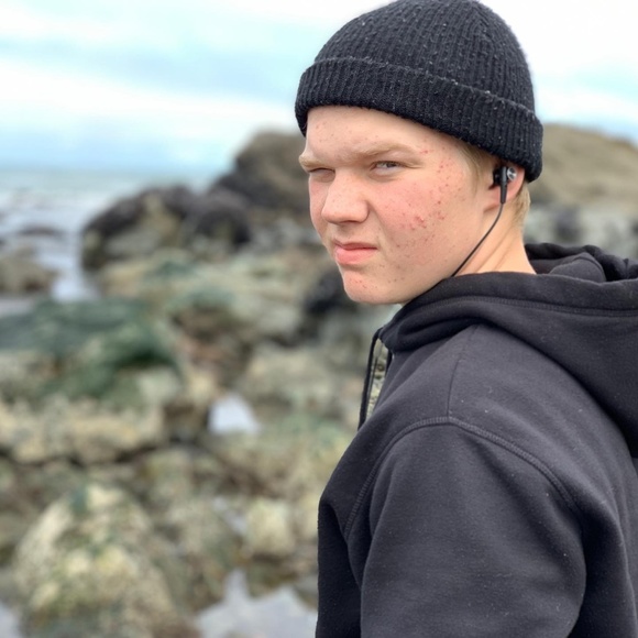 Meet your Posher, Max - Picture 1 of 1